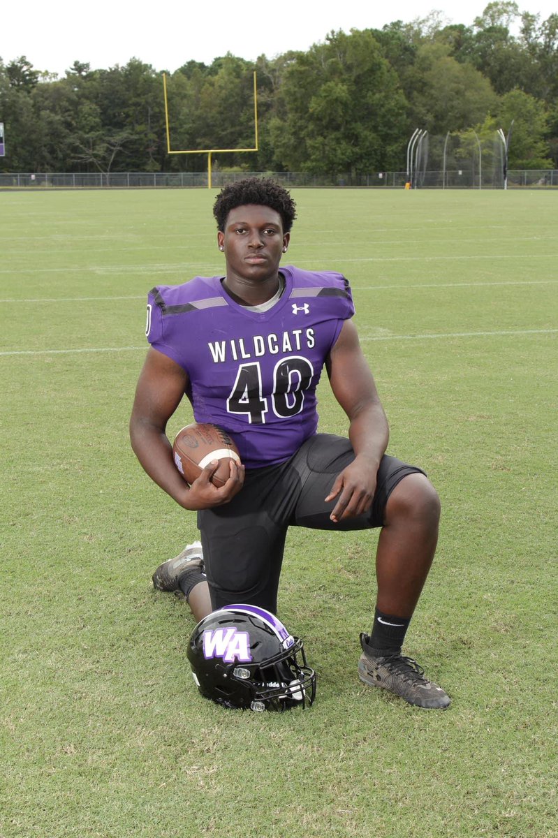Congratulations to West Ashley’s Jahleel Porter and Caleb Edwards for being selected to the HSSR South Carolina HS All State Football team.

Porter a RB made the Overall and 5A All State Teams while Edwards a LB made the 5A All State team. Both are Juniors. #TheWest