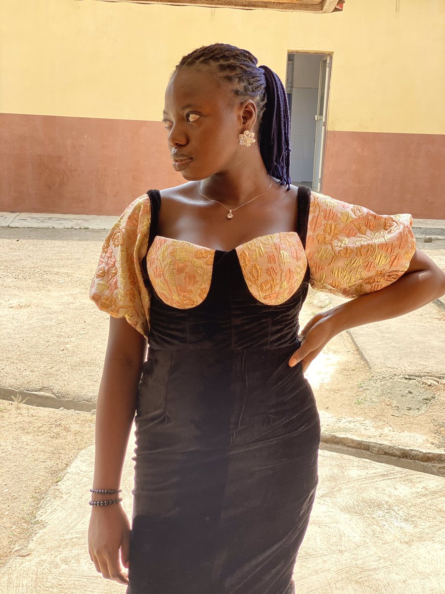 the__alake's tweet photo. Corset velvet dress made by yours truly 🤩 https://t.co/HKZVIkx38O