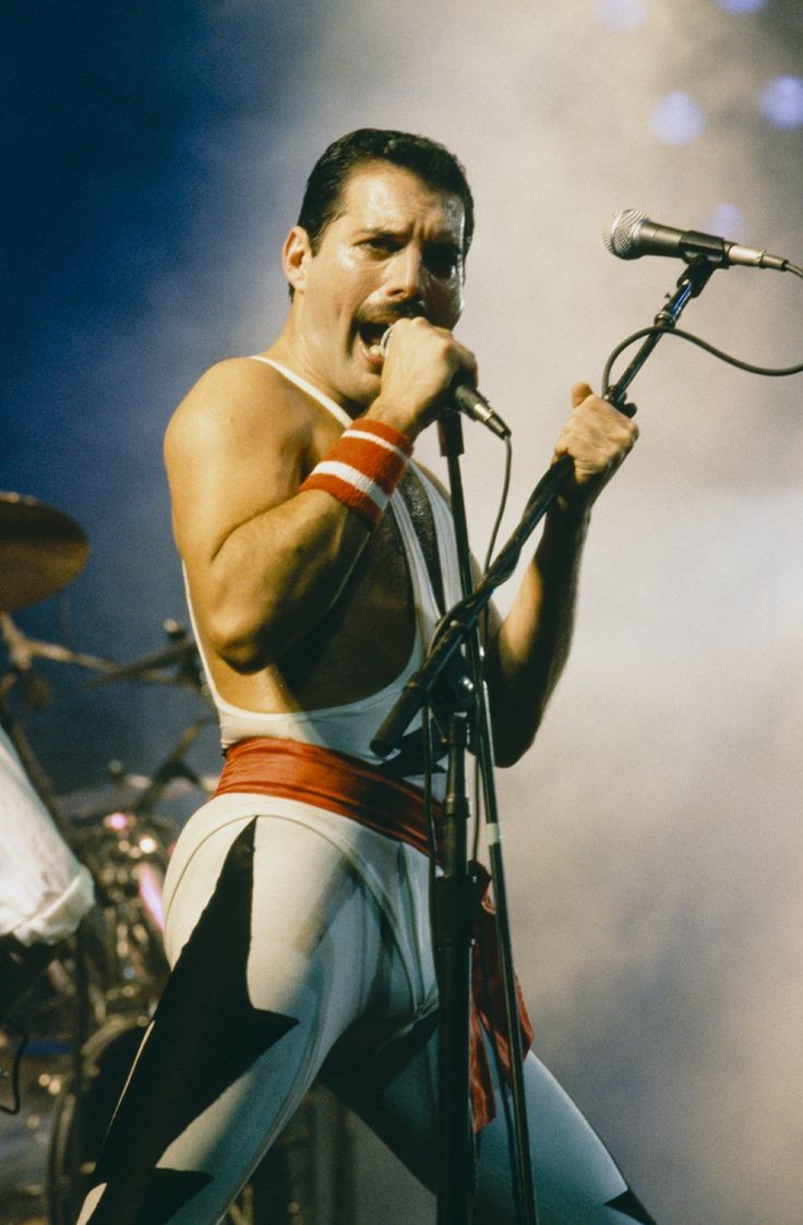 royal_soulmates's tweet photo. Imagine if Queen would have had the chance to be the main musical act at the Super Bowl when Freddie Mercury was alive. That halftime show would have been a treasure for humanity. Freddie would have turned that stage into his own nation. Who would go to this show?
#SuperBowl https://t.co/o1hD2Ufm5P