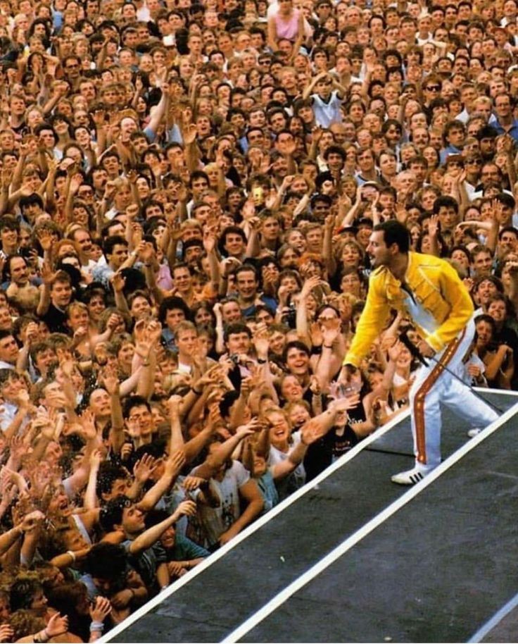 royal_soulmates's tweet photo. Imagine if Queen would have had the chance to be the main musical act at the Super Bowl when Freddie Mercury was alive. That halftime show would have been a treasure for humanity. Freddie would have turned that stage into his own nation. Who would go to this show?
#SuperBowl https://t.co/o1hD2Ufm5P