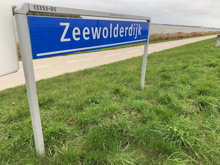 Gemeente Zeewolde: RT <a href="/FlevoWegen/">FlevoWegen</a>: Vanwege #gladheid is de #N707 de #Knardijk / #Zeewolderdijk tussen de rotonde #Ganzenweg en #Zeewolde #afgesloten voor alle verkeer. Verkeer moet omrijden via de Ganzenweg (N302) en de Gooiseweg(N305).