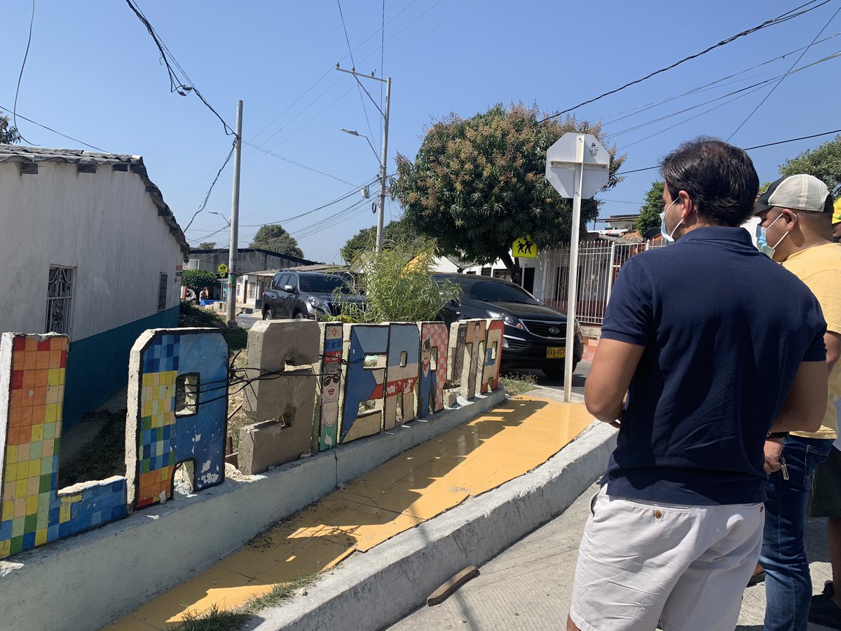 alfredovarelad's tweet photo. @canate_deivy recuperemos estas identidades de Barrios. De seguro @ChrisDaes nos apoya. Cada barrio debería tener el suyo, alusivo a su historia. Edil #marcocastro. https://t.co/2aSFqOSf2z