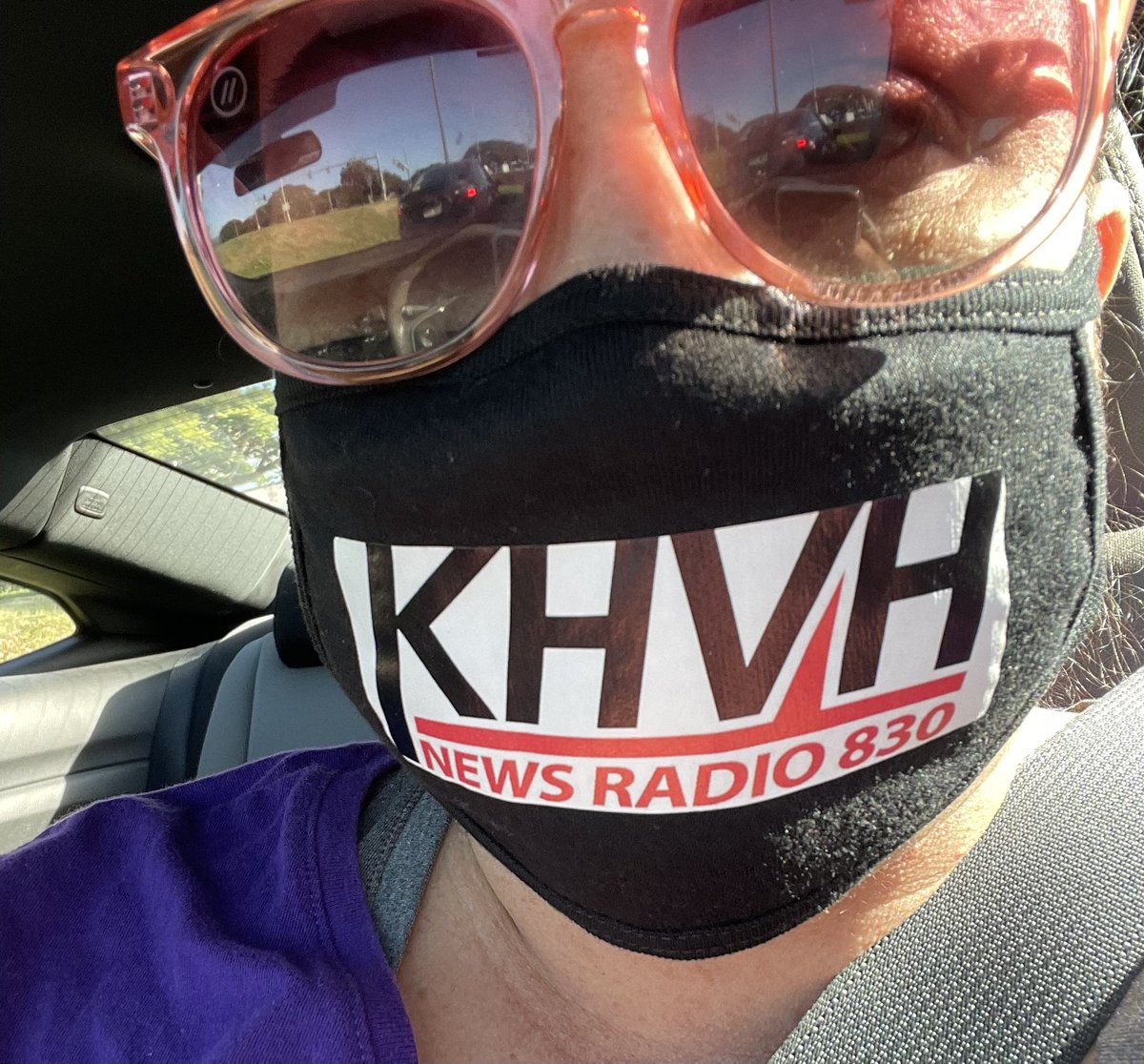 Ang808rudegirl's tweet photo. I forgot @flashee was on KHVH830 yesterday morning sooooo I wore this mask while I ran some errands this morning to remind me to catch him on @FoxSports990 at 11.
I think that’s correct. He’s a busy man.
#FlashDriveStar https://t.co/KMhkw8nsmB