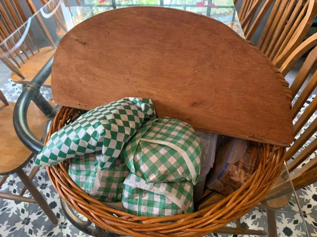 1123Central's tweet photo. Vive una tarde de picnic sin preocuparte por anda. Nosotros tenemos todo lo necesario :)

Pedidos al teléfono 63658281 y por WhatsApp al 55 6230 9852.  

#CentralMeCuida #ComeFeliz https://t.co/b724J6CleF