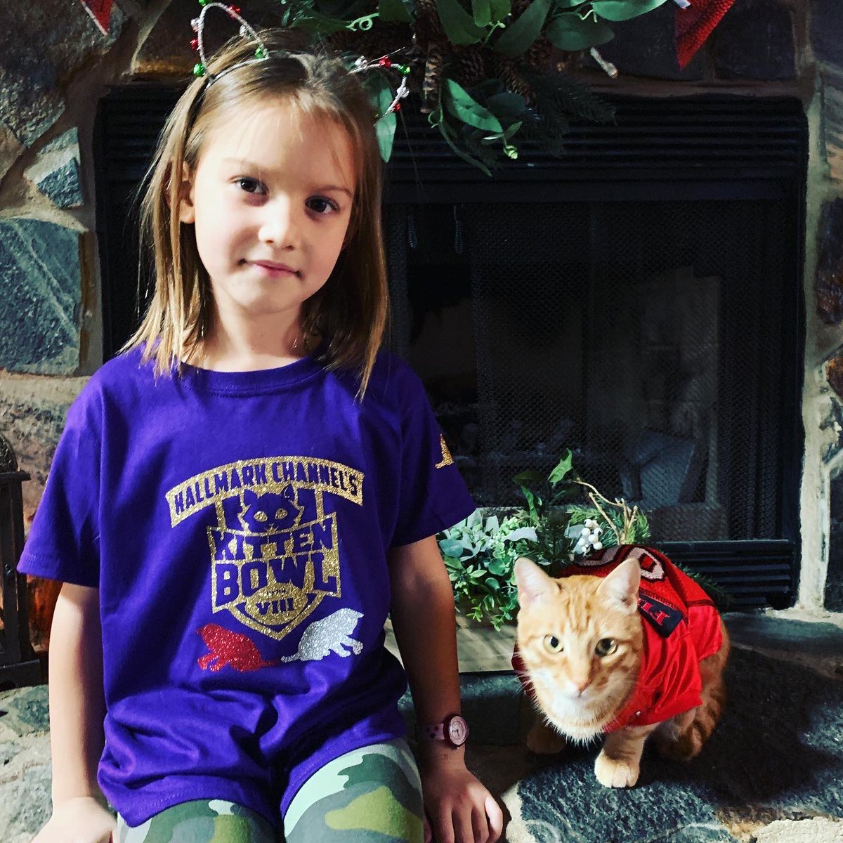 StandUpLibraryN's tweet image. Kids watching their 1st @KittenBowlTV so we made shirts! Finn excited too! 🐱🏈👩‍👧‍👧 @hallmarkchannel #kittenbowl #kittenbowl8 #cats #kids #standuplibrariandesigns #SuperBowlSunday