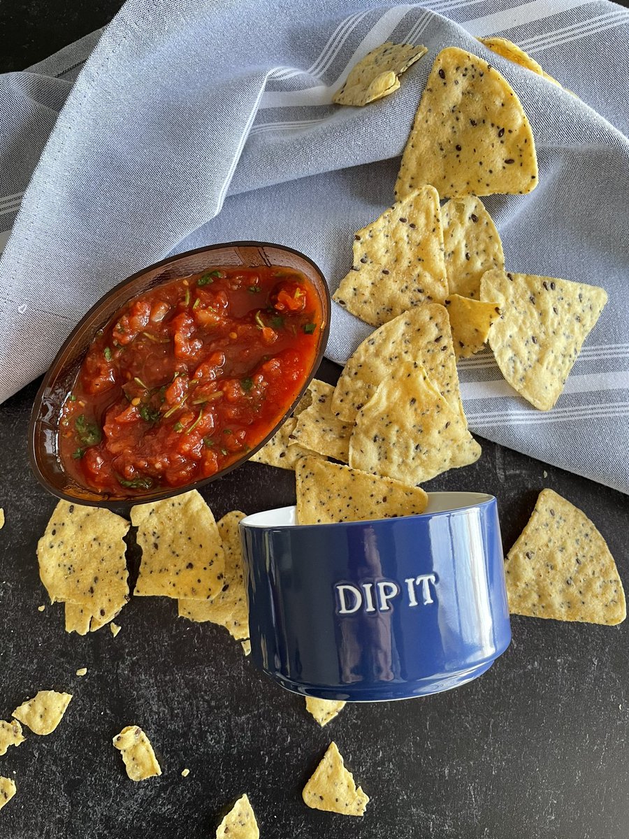 RGsalsa's tweet image. Ridiculously fresh salsa + @latejulyorganic chips !  What a game plan! 😍