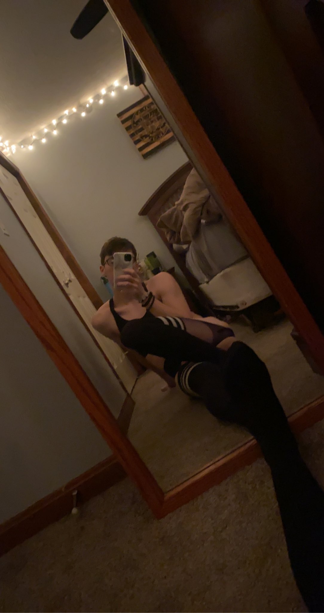 3 pic. @oniyfansnewbie 🌹♥️ 19 Years old // https://t.co/I9sKbwuWi7 ✨Dick rates✨Custom Videos/Pics per request✨Actively reply to DMs✨Femboy nature ✨Videos released at midnight EST Saturday’s / Pictures released every Friday and Wednesday https://t.co/ks8WoxPjg8
