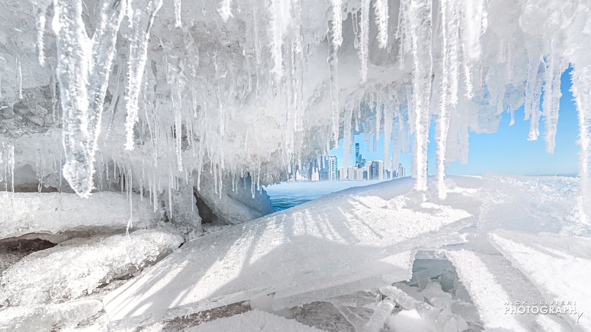 A little peek of the Chicago skyline through icicles and ice shards deposited along the lakefront // #ILwx