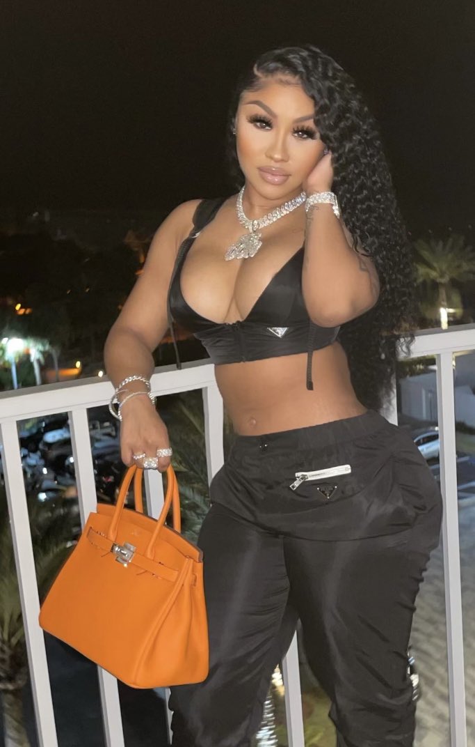 AriTheDon's tweet photo. Don’t tell me you proud of me, you gotta PRADA me. 🔥 https://t.co/z5uIWuI0Wu