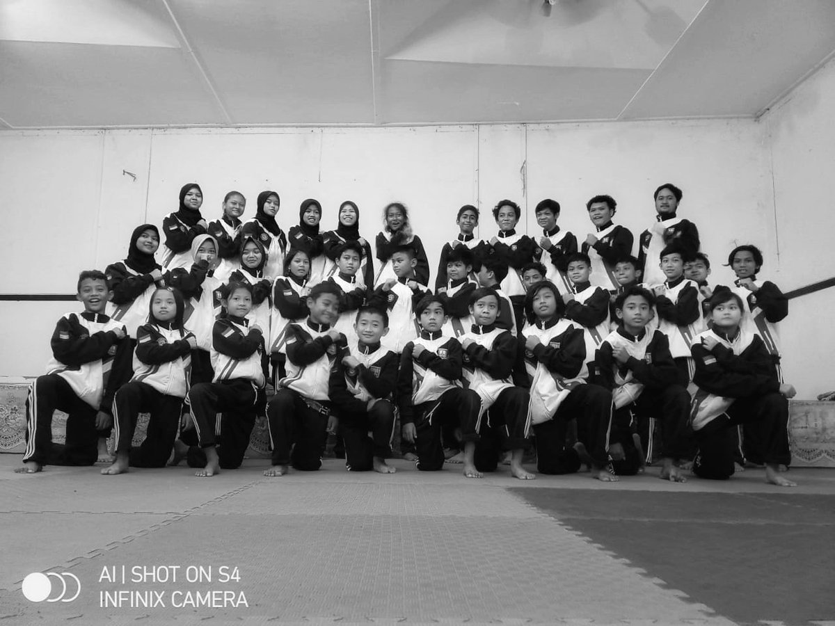 Afilla_21's tweet photo. musuhmu adalah dirimu sendiri,sedangkan sahabatmu adalah mereka yang memusuhimu &amp; menyepelekanmu.
.
.

.
feelfree
____________________________ TI 🇮🇩  bagai kembang di atas belukar.
berlatih keras,konsisten,etika yg baik,tegakkan hirarki &amp; cintai Rabb'mu dengan sungguh-sungguh. https://t.co/vWqKDI9NJA