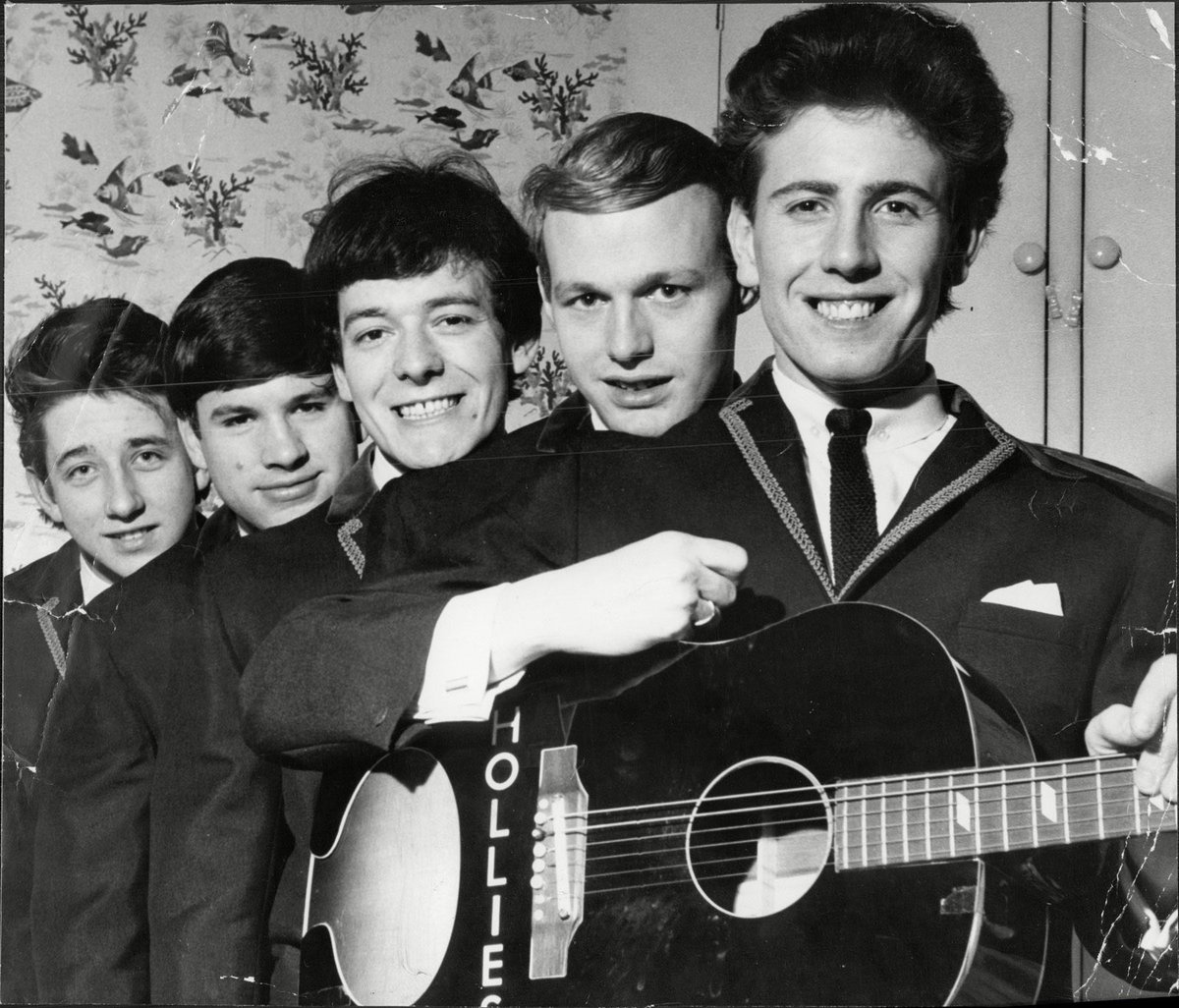 MikeReadUK's tweet photo. Sunday Night at the London Palladium with Jimmy Tarbuck, The Hollies, Peter Seeger, Frankie Howerd &amp; more @talkingpicstv https://t.co/vbQAzbmzLD