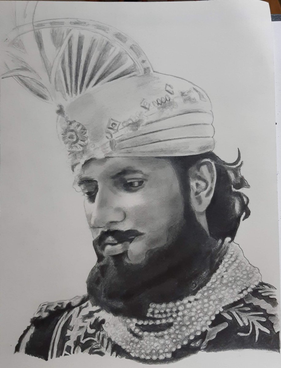 #creativelifehappylife! 

#creativeweekend #portrait #pencilportrait #drawing #pencildrawing #art #artwip #drawingwip #pencildrawingwip #turban #beard #film #filmcostume #costume #filmextra #actor #artist #lockdownartist #drawingismytherapy #creativityisintelligencehavingfun