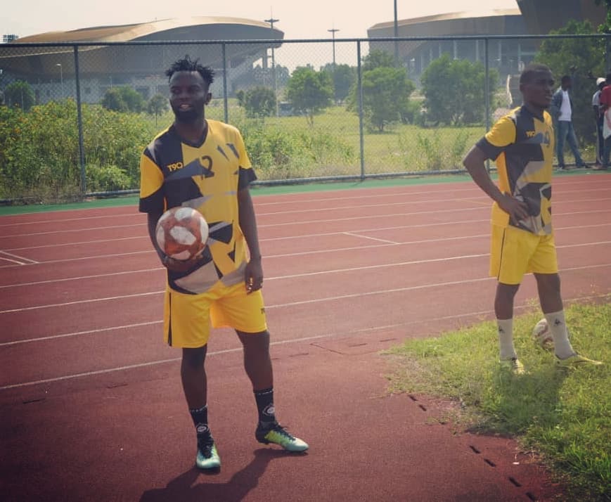 DiablesN's tweet photo. 🏋🏽‍♂️TRAINING DAY

Le staff technique ajuste les derniers reglages avant le Derby contre CARA.

Notons le retour dans le groupe de nos Diables Rouges revenus du CHAN, Harvy Ossete toujours bléssé est encore a l'infirmerie.

#TrainingDay
#DiablesNoirs
#DerbyCaraDN https://t.co/UwdgKQCCXu