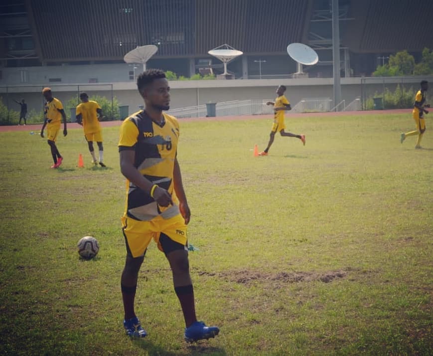 DiablesN's tweet photo. 🏋🏽‍♂️TRAINING DAY

Le staff technique ajuste les derniers reglages avant le Derby contre CARA.

Notons le retour dans le groupe de nos Diables Rouges revenus du CHAN, Harvy Ossete toujours bléssé est encore a l'infirmerie.

#TrainingDay
#DiablesNoirs
#DerbyCaraDN https://t.co/UwdgKQCCXu