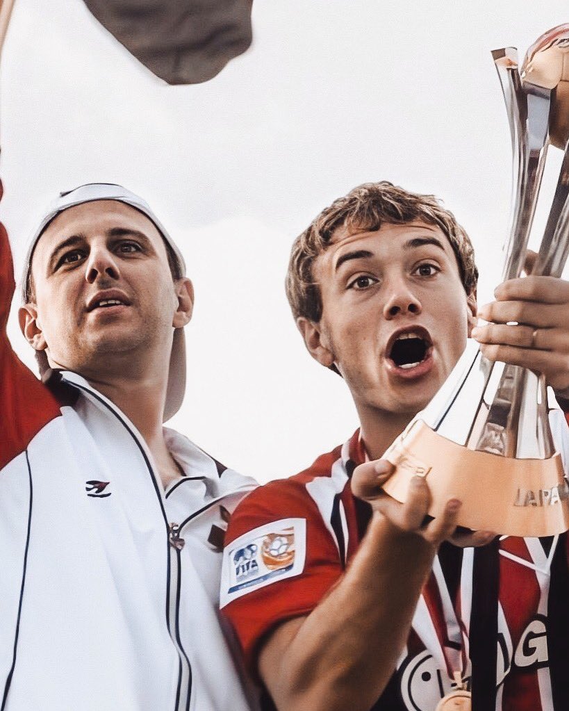 Matheeuspsantos's tweet photo. Ganhar mundial é pra poucos... 
E ganhar 3 é apenas pro São Paulo 🤫🇾🇪 https://t.co/R2UIVGJKZN
