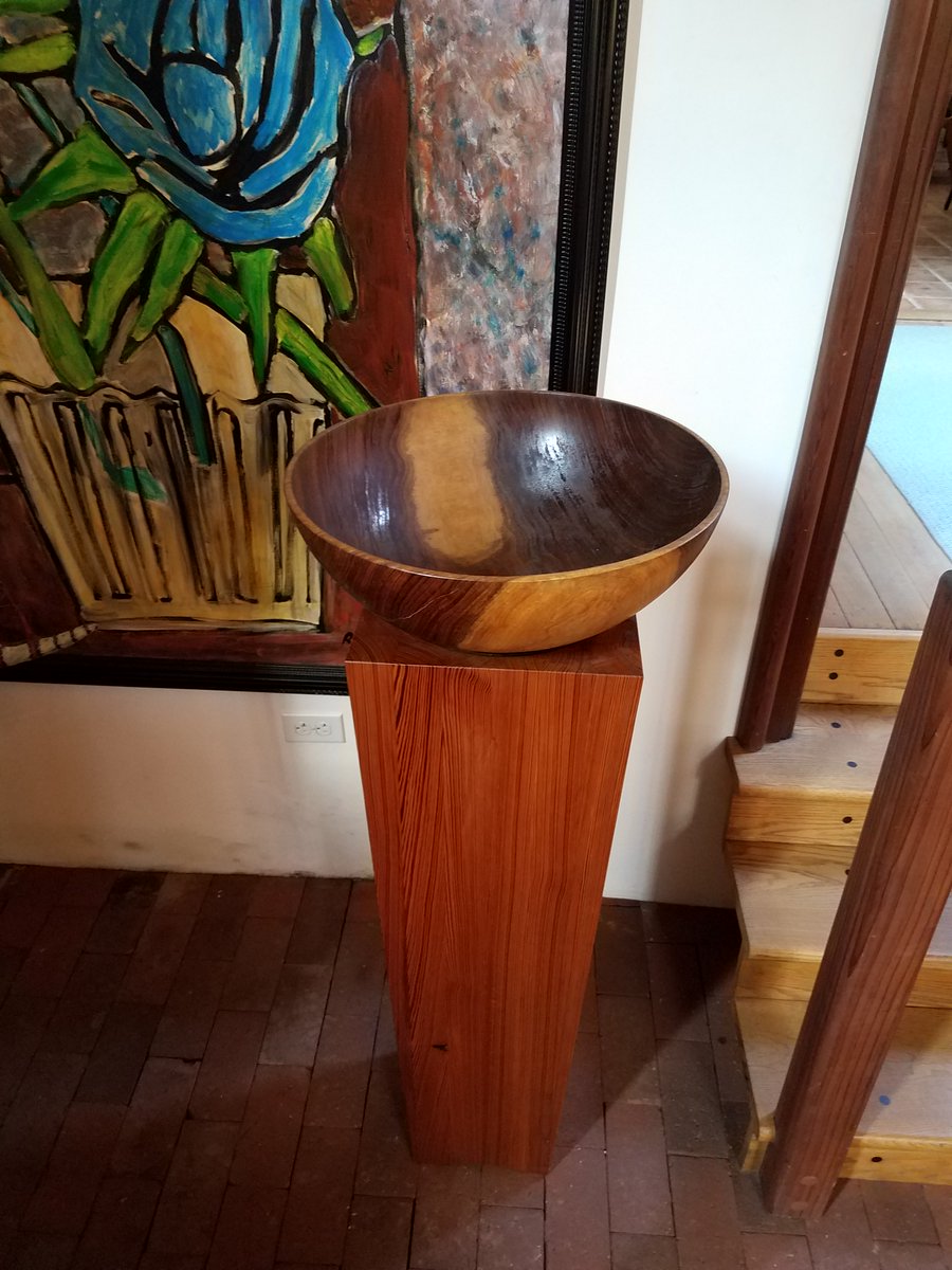 In honor of the big game today we are celebrating the super bowls in our collection. Here is a selection of bowls by artists Bob Stocksdale, Angela de Mott, John Blau, Hilda Cortez, Grace Figura, and Kay Sekimachi located in the Maloof historic house. #SuperBowl #SuperBowl2021