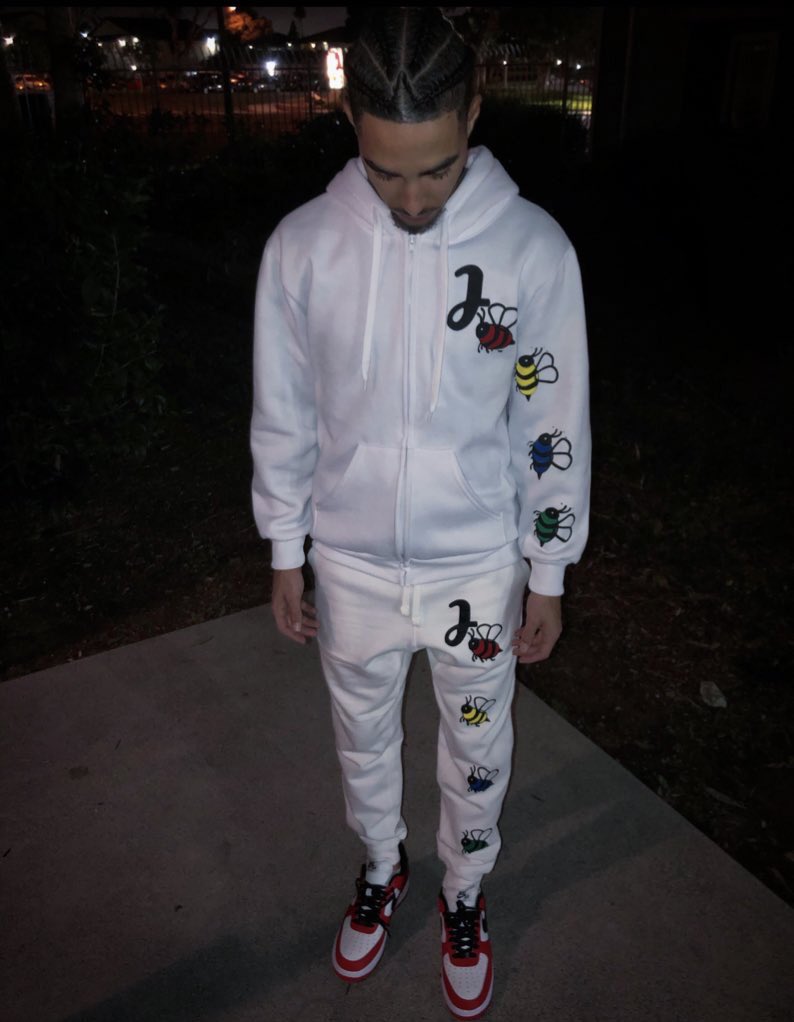 jbeeclothing's tweet photo. Hand ✍️ Painted by JB Signature Collection Suit (not for sale yet). #workingonperfection #nostencil https://t.co/BcRCEGUjYU