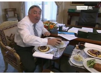 CGT TUIFRANCE on Twitter: "Il para&icirc;t que G&eacute;rard Larcher veut mettre la  France au r&eacute;gime...? Non rien...🤔 https://t.co/UDTL0zqvth" / Twitter