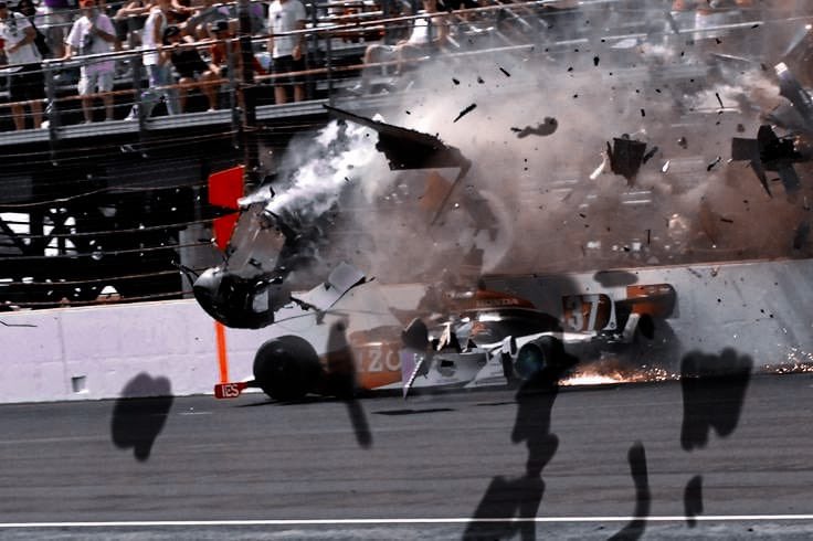 onceuponlarry's tweet photo. L e H são pilotos de corrida. Eram inimigos e se odiavam publicamente. Isso até o dia em que Harry acaba fazendo o carro de Louis sair da pista e bater gravemente. Com medo de ser o culpado de sua morte, Styles promete cuidar dele, mesmo Tomlinson o rejeitando. https://t.co/tozM92Ud4T