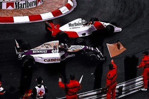 onceuponlarry's tweet photo. L e H são pilotos de corrida. Eram inimigos e se odiavam publicamente. Isso até o dia em que Harry acaba fazendo o carro de Louis sair da pista e bater gravemente. Com medo de ser o culpado de sua morte, Styles promete cuidar dele, mesmo Tomlinson o rejeitando. https://t.co/tozM92Ud4T