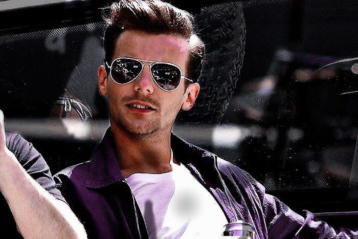 onceuponlarry's tweet photo. L e H são pilotos de corrida. Eram inimigos e se odiavam publicamente. Isso até o dia em que Harry acaba fazendo o carro de Louis sair da pista e bater gravemente. Com medo de ser o culpado de sua morte, Styles promete cuidar dele, mesmo Tomlinson o rejeitando. https://t.co/tozM92Ud4T