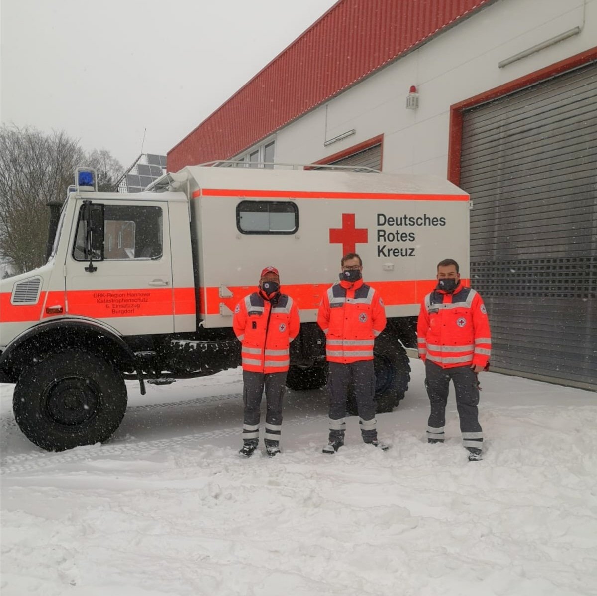 Seit heute morgen sind wir mit unserem Unimog im Dienst um den Rettungsdienst bei Unwegsamkeiten zu unterstützen.

#drk #wedemark #burgwedel #isernhagen

(Foto: R. Barteczko, DRK)