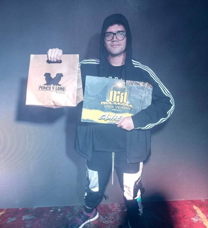 gallitostudios's tweet photo. ¡ES EL PUTO AMO!
VENS 🇲🇽 fue el campeón del evento de LIGA VENOM 🇲🇽 y se clasificó a la Internacional de CÓDIGO 31 🇵🇪
#LigaVenom🇲🇽 #Codigo31🇵🇪🌎 https://t.co/gGjKTNBRzw