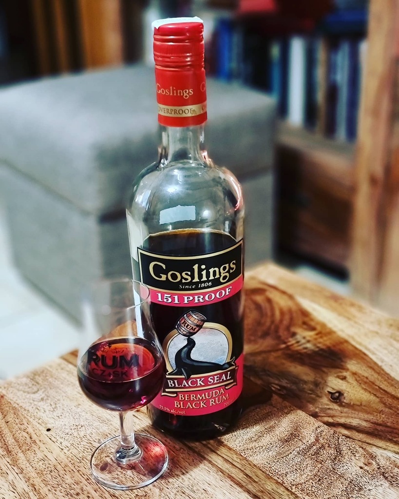 RumRock's tweet photo. Amazing rum #bermudaisland this is @goslingsrum - nothing for babies, overproof ,🙂
🥃
🥃
🥃
#rum #rhum #ron #rhon #alkohol #alcohol #rumlovers #rumfan #rumdrinker #rumcollection #rumcollector #ronanejo #rumtasting #rumdrinks #degustation #shots #drinks … https://t.co/OriplswUlF https://t.co/Y2nWT1unFy