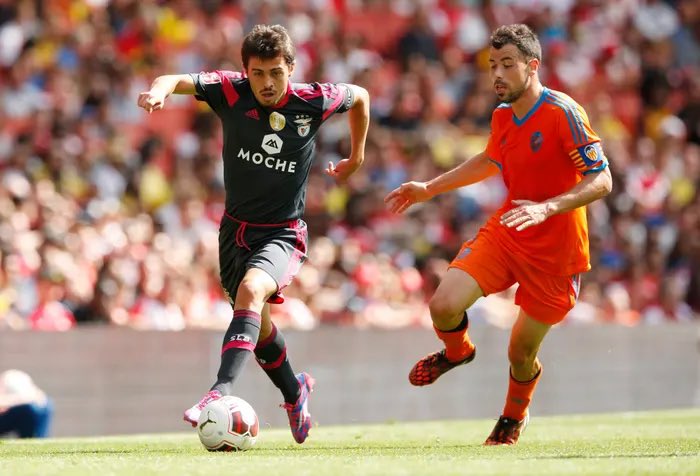 Bernardo Silva started out his career at his home club Benfica in Portugal. He only made one senior appearance for the first team spending most’ve his time in the B team. He spent only 2 years at the his boyhood club.However in one he was loaned out to Monaco in summer 2014.