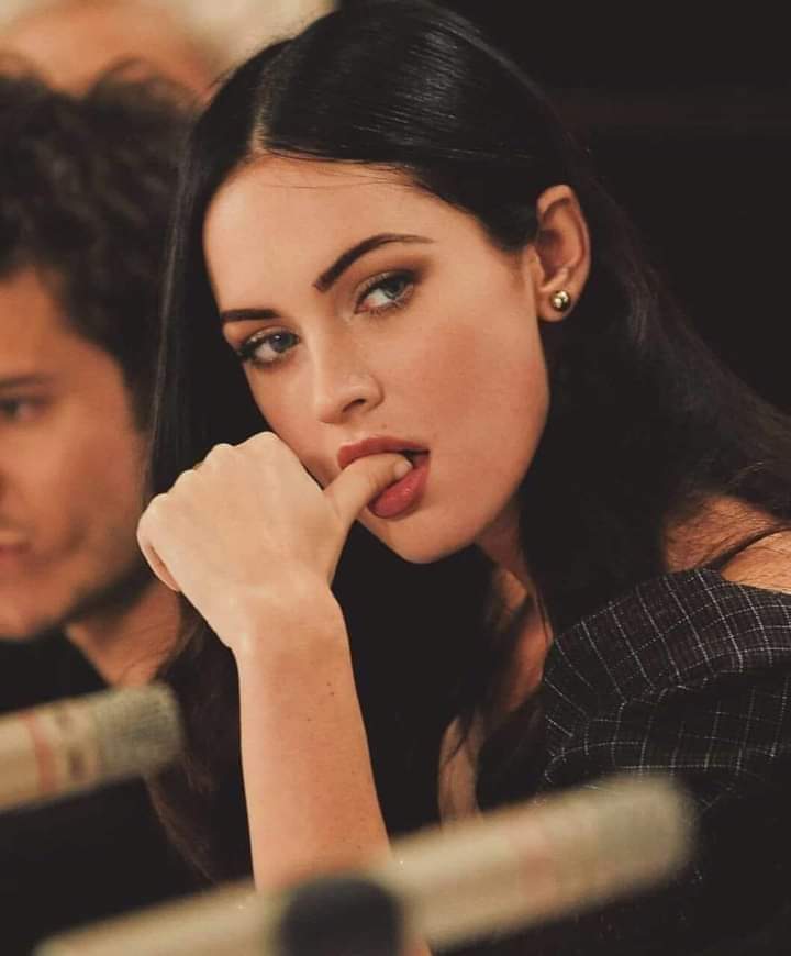 حين يحزنني امر مالااحب التحدث به ولا اخضعه للنقاش فهو يؤلمني