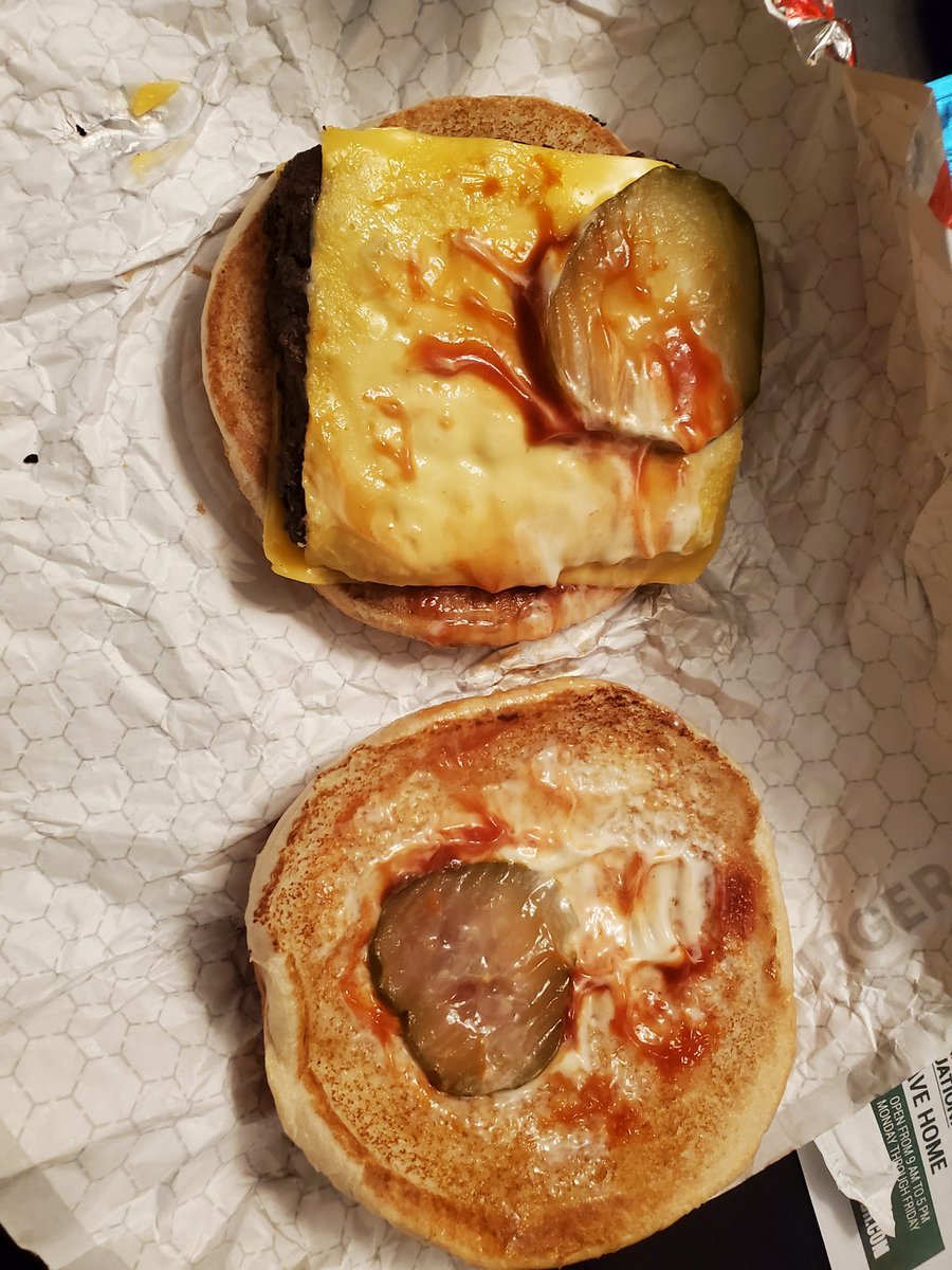 YellowFlower93's tweet photo. @Wendys I'm glad I ordered a number 7 - which is a bacon cheese burger..... Where the heck is my bacon? Also the store won't answer... Wasted money.. https://t.co/acqi7hCTYX