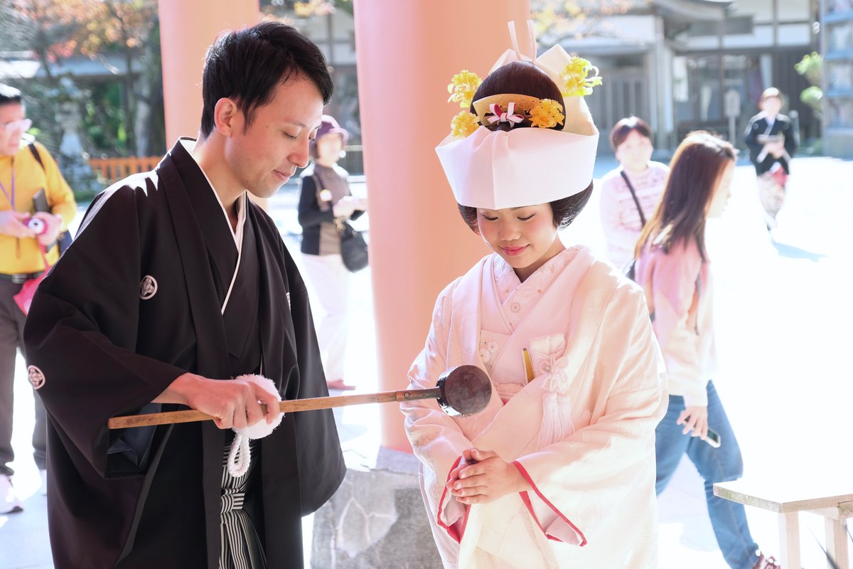 キキフォトワークスの日常乱写 プロカメラマンが息抜きでiphoneで撮る日常 神社での結婚式 式服は白無垢 髪型はカツラで角隠し 着付けとヘアメイク お支度が終われば 二人で手水を済ませます 熊野那智大社 白無垢 角隠し 手水 神前式 神社仏閣 神社 キキフォトワークスの日常乱写 プロカメラマンが息抜きでiphoneで撮る日常 神社での結婚式 式服は白無垢 髪型はカツラで角隠し 着付けとヘアメイク お支度が終われば 二人で手水を済ませます 熊野那智大社 白無垢 角隠し 手水 神前式 神社仏閣 神社
