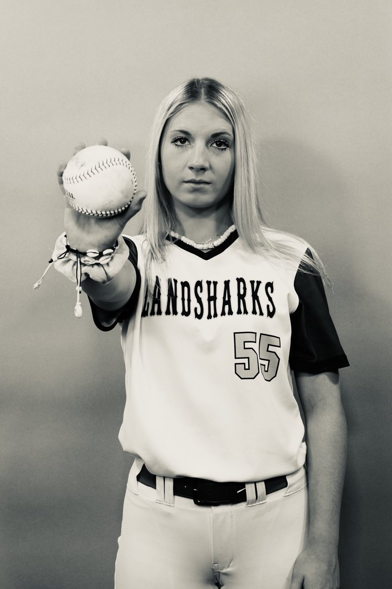 FaithHyduk's tweet photo. Last years team individual pic 💙🥎🦈 https://t.co/QQkQDlHq8n
