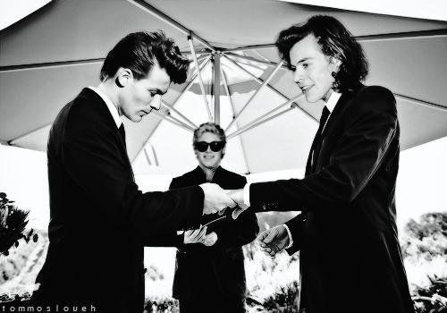 louissavocados's tweet photo. Some of my favorite manips ππ
#LarryStylinson
#LarryManips
#LarryIsReal https://t.co/IFG0zdhXHc