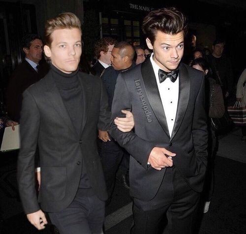 louissavocados's tweet photo. Some of my favorite manips ππ
#LarryStylinson
#LarryManips
#LarryIsReal https://t.co/IFG0zdhXHc