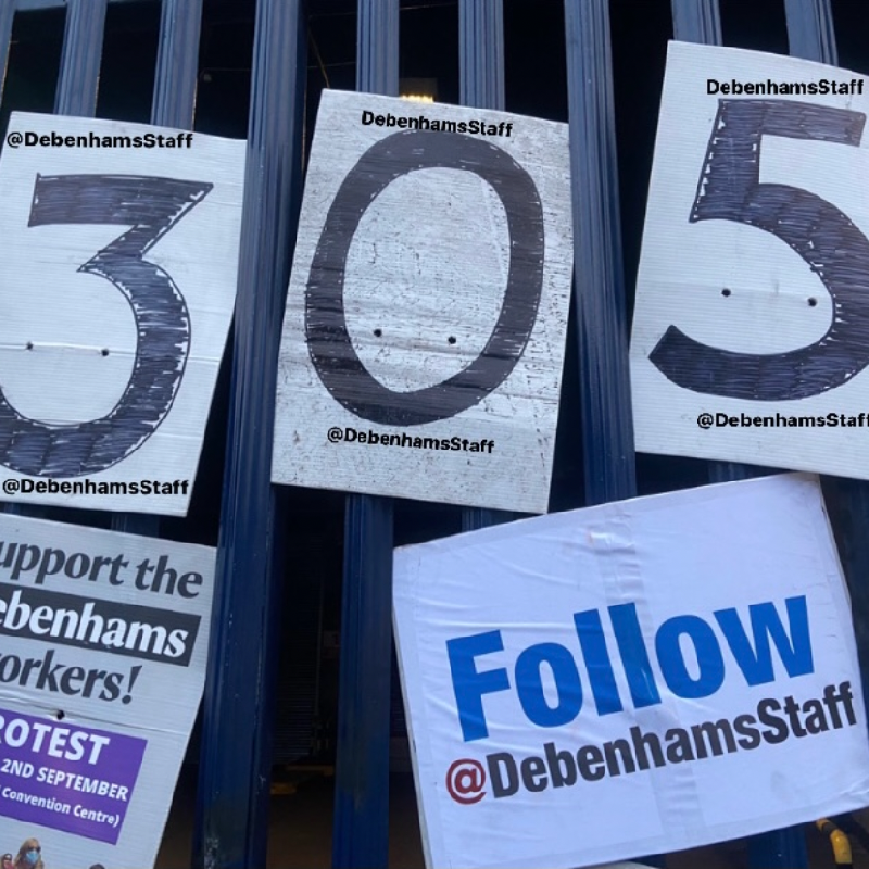 DebenhamsStaff's tweet photo. Day 305
#SupportDebenhamsWorkers
#Debenhams #Dublin
#StrikingIsNotACrime
#DontPassDebenhamsPicket #Christmas #Ireland #NewYear #giftastic #UK #KPMG #Sale https://t.co/2pFObCJK7f