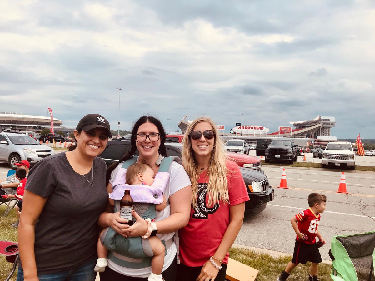 thesharonmoms's tweet image. . @budweiserusa isn’t spending money on a #SuperBowl ad, because they are spending the money on #CovidVaccine awareness so here’s a picture at a #Chiefs game drinking our favorite game time beverage. Hope it helps #BigGame #SuperBowl2021 #ChiefsKingdom