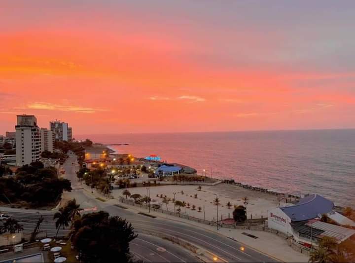 Italymario's tweet photo. No es Hawai ni Miami, es el atardecer en La Guaira... https://t.co/r1CkzZq3Ge