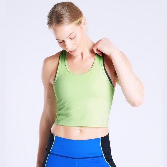 NatyPooo's tweet photo. So good I had to share! Check out all the items I'm loving on @Poshmarkapp #poshmark #fashion #style #shopmycloset #athleta #levis #lululemonathletica: https://t.co/Ys8hSXoz9L https://t.co/9rvejSN38d