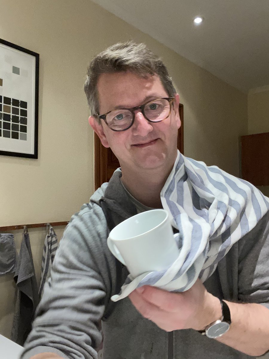 Torstenschack's tweet photo. Hverken skjortestrygning, opvask eller tømning af opvaskemaskine klarer det af sig selv #dkpol #harheldigvisenvinduespudser #godsøndagaften #skjorter #opvask https://t.co/GtmB89298v