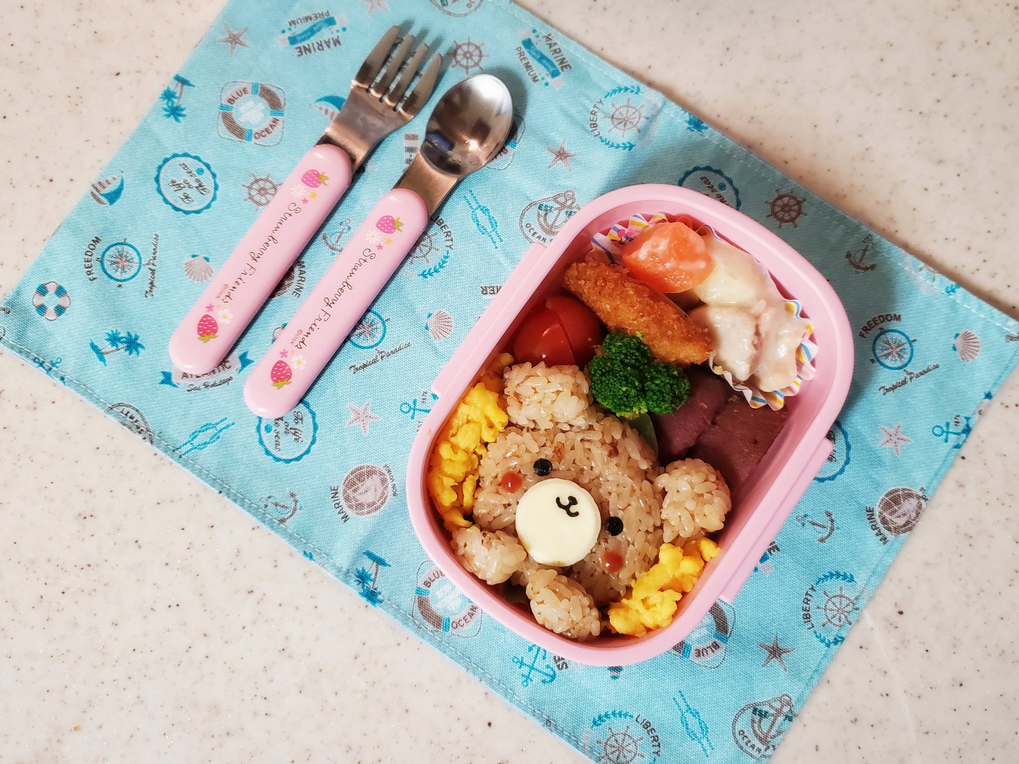 みずき 今日のお弁当 くまちゃん だし醤油とかつお節で色づけして良い感じに お弁当 キャラ弁 おにぎり くま クマ テディベア 簡単 幼稚園 お弁当記録 T Co Rdlwiszaeu Twitter