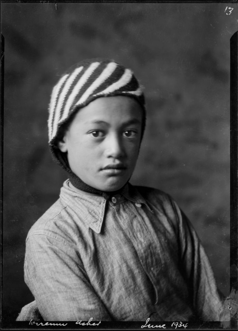 1/My grandmother spoke of the pain as a child due to pākehā segregating the Tokaanu hot springs, our tribe's wāhi tapū. Segregation began in 1900 & continued into 30's & 40's. Binney wrote the "barbed wire fence...a fortress of racial prejudice" (Pic, Tokaanu children, Aunty Hui)