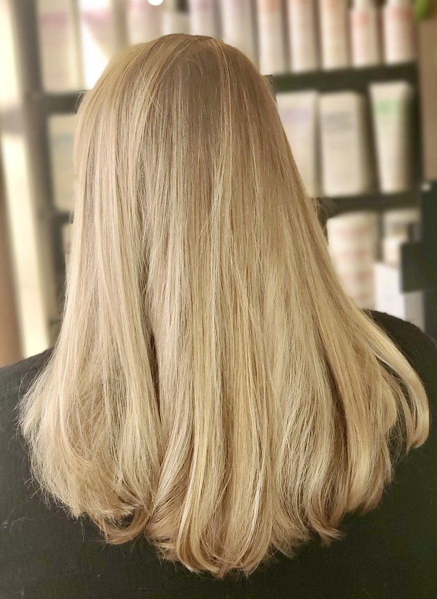 #Goldenblonde #highlight & cut on a full head of fine, straight hair by Cathy. #goldenblondehair #sunkissedhair #blondehair #blonde #blondehighlights #blondehighlight #highlights #haircolor #haircut #exeternhsalon #exeternh #tranquility