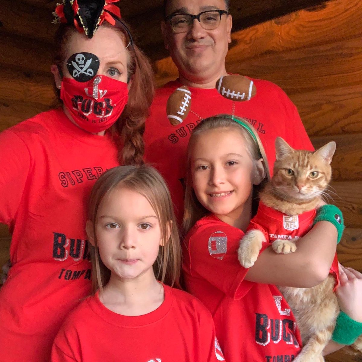 StandUpLibraryN's tweet image. Go Bucs!!! 🏈🏴‍☠️😷👨‍👩‍👧‍👧 @Buccaneers #SuperBowl  #SuperBowl2021 #TompaBay #GoBucs #TampaBayBuccaneers #standuplibrariandesigns