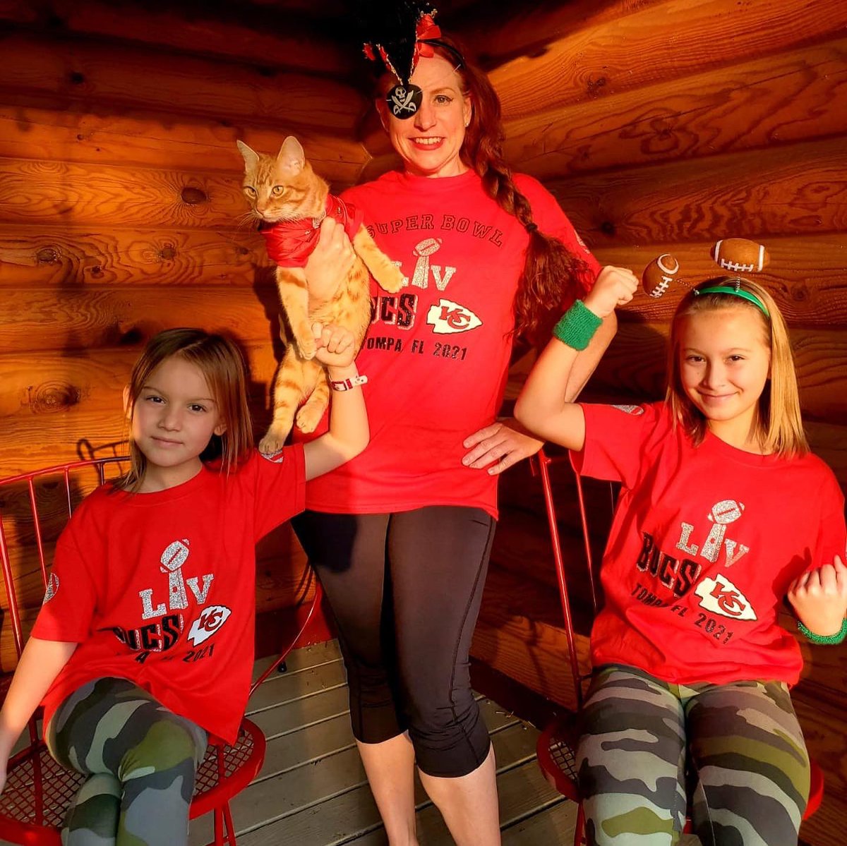 StandUpLibraryN's tweet image. Go Bucs!!! 🏈🏴‍☠️😷👨‍👩‍👧‍👧 @Buccaneers #SuperBowl  #SuperBowl2021 #TompaBay #GoBucs #TampaBayBuccaneers #standuplibrariandesigns