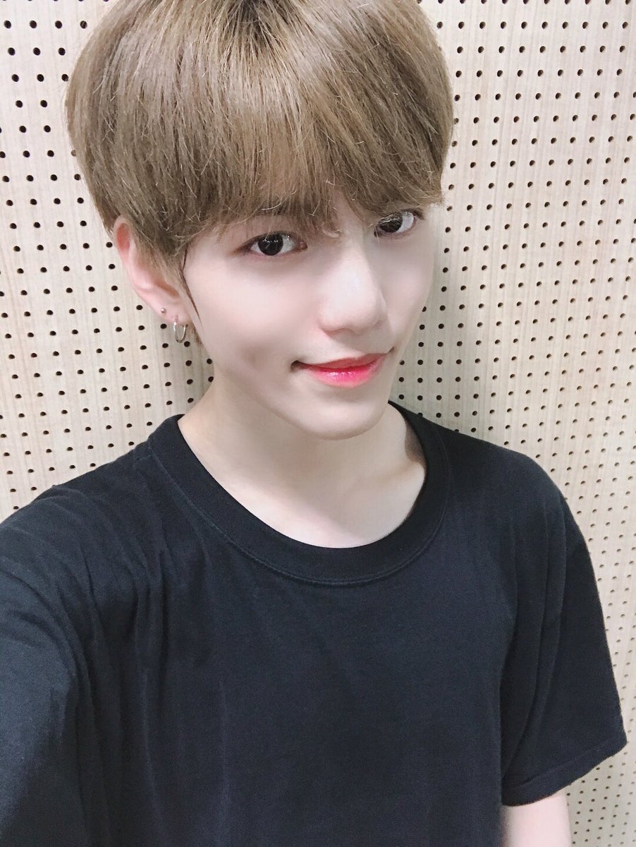 vericrazy_'s tweet photo. ❛ 𝐋𝐞𝐭'𝐬 𝐬𝐡𝐨𝐰 𝐰𝐡𝐨 𝐰𝐞 𝐚𝐫𝐞 ! ( % ) verıcrαzч song updαte : dα̈mon's choıce. | #DlVEintoHOPE #CAPTAlN_SlDE

 [#DM_Playlist] Tenía un buen rato de no traerles las nuevas adiciones a mi playlist, principalmente la música de este artista que es imperdible. https://t.co/ZXWJuJAs9J