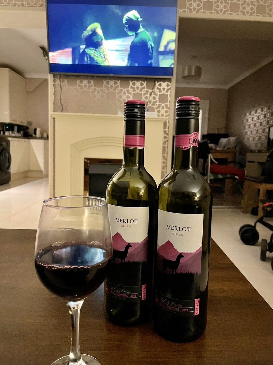 I met these two twins in my local #Lidl today and invited them home to watch a movie 🍿 🎥 - great night!

#StayLocal and #StayHome Work Tomorrow - #DrinkSensibly
