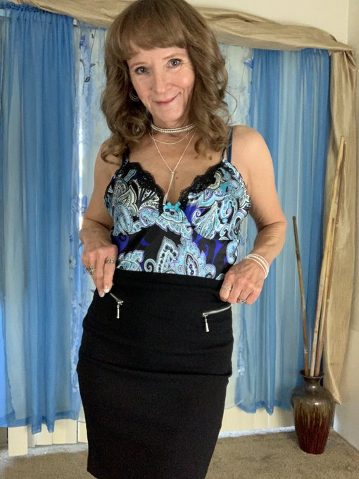 1 pic. New outfit #sunday #suit #outfit #shortskirt #black #skirt #fashion #mature #model #author #cyndicynful