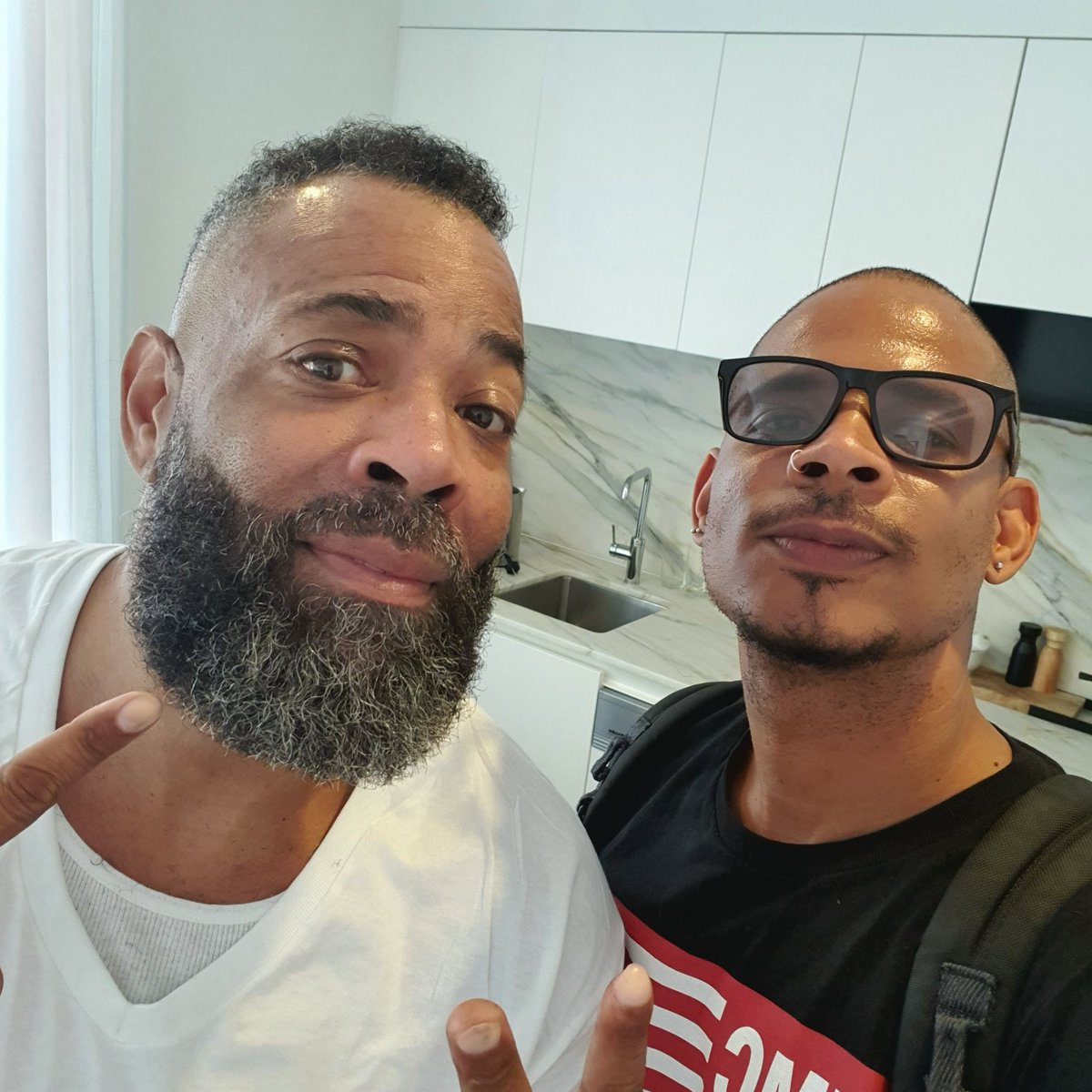 Working on a Sunday could be just the right day to get you around the right people. Doesn't have to be the whole day but just that little extra couple of hours could end up changing your life. I keep that in mind when I havnt had a day off in a while. #thedoc #motivation