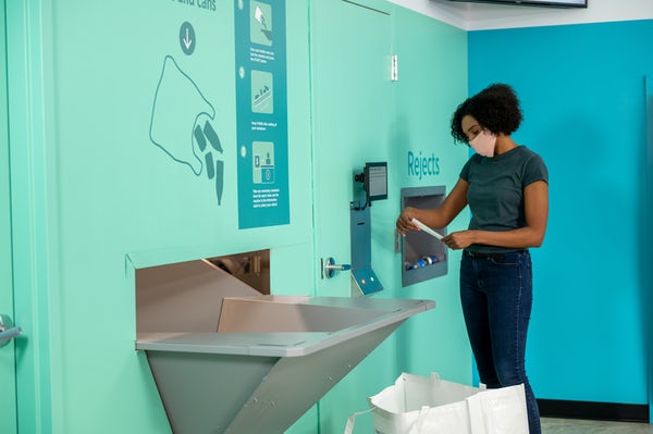 CleanLoopCenter's tweet image. Clean Loop Recycling is as easy as pouring your bottles and cans in and seeing your payment receipt print out. Or, you can choose to get your refund deposited directly to your PayPal account! Which would you choose, paper 📃 or digital📱?